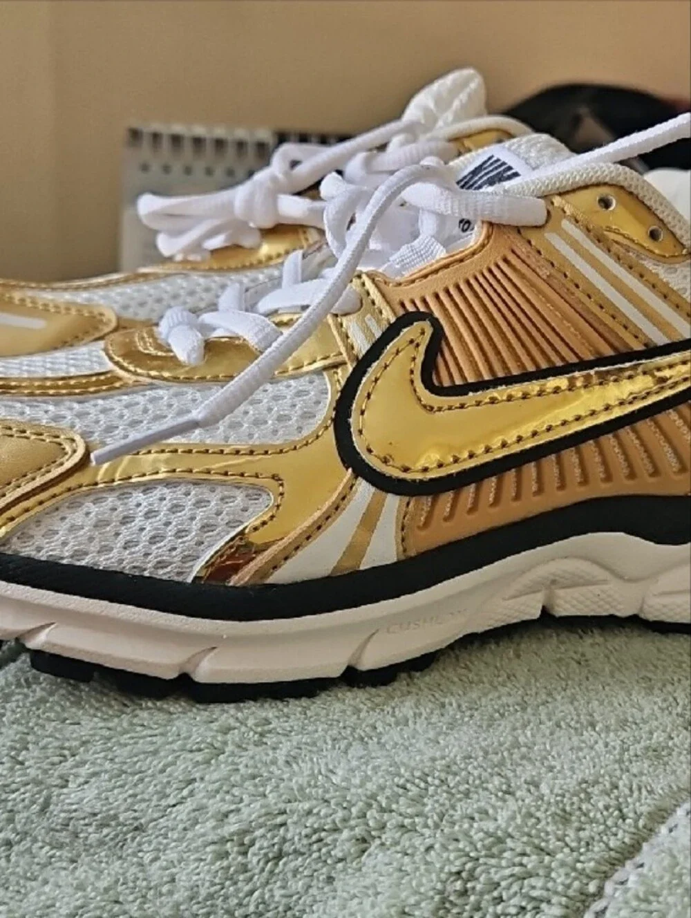 Nike Women's White and Gold Athletic Sneakers